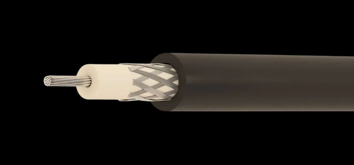 50 Ω koaksijalni kabl, kalajisani Cu provodnik (uže 19×0,18 mm), pun PE dielektrik, kalajisani Cu oplet, bezhalogeni PVC/PE plašt; za radio i prenos podataka.