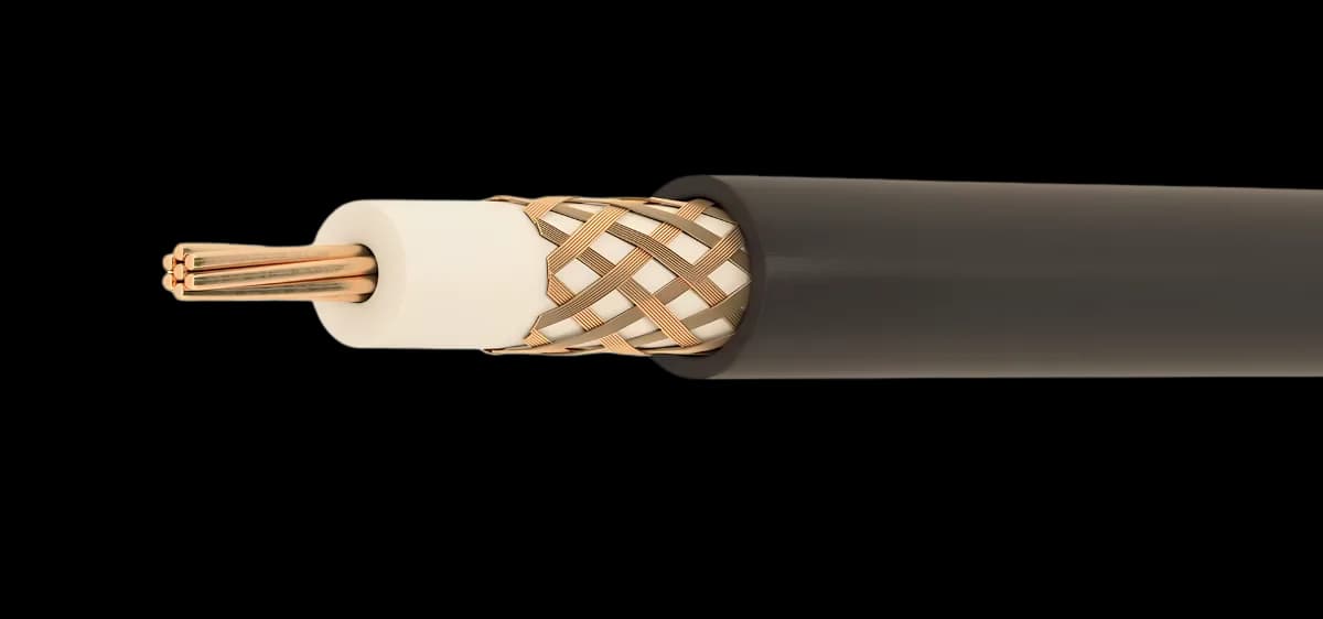 50 Ω koaksijalni kabl, uže od 7×0,73 mm elektrolitskog Cu, dielektrik od punog PE (Ø 7,25 mm), ekran od žarenog Cu opleta, bezhalogeni PVC/PE plašt; za CB-radio, antenske i prenosne sisteme.